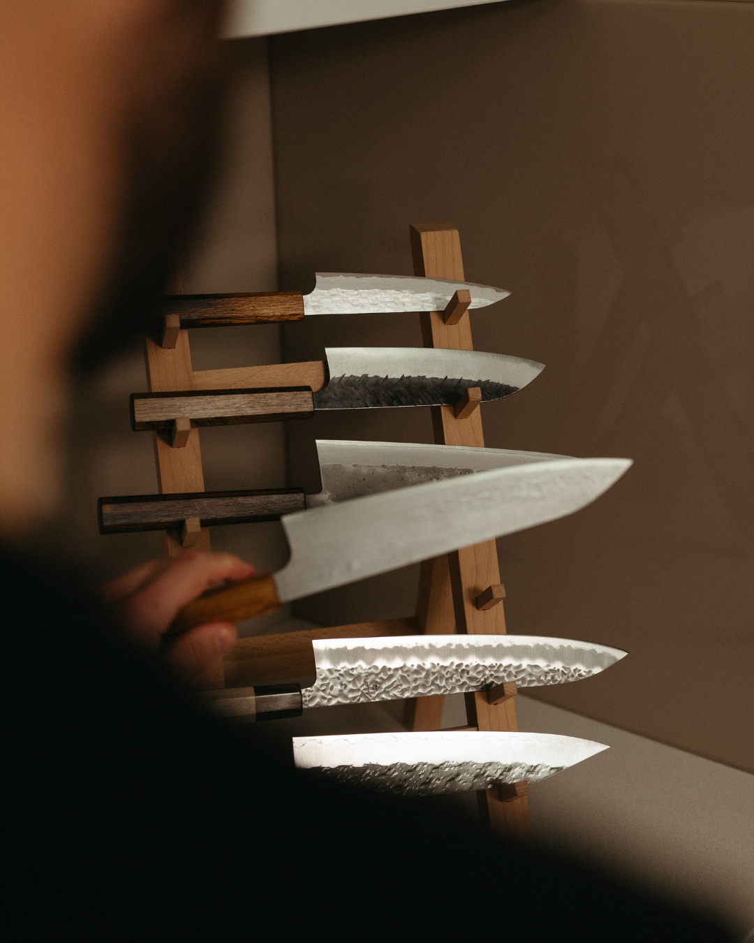 CHOOSING THE RIGHT KNIFE